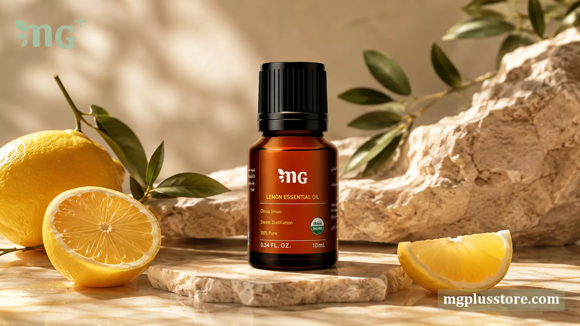 بطری اسانس لیمو ۱۰ میلی‌لیتر MG Plus با لیموی تازه و برگ‌های طبیعی، اسانس خالص Citrus limon با روش تقطیر بخار